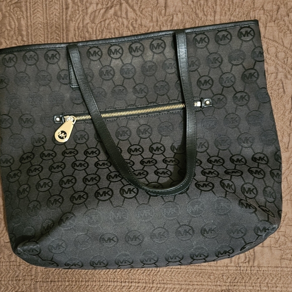 Michael Kors Bennet Large Tote - Picture 3 of 11